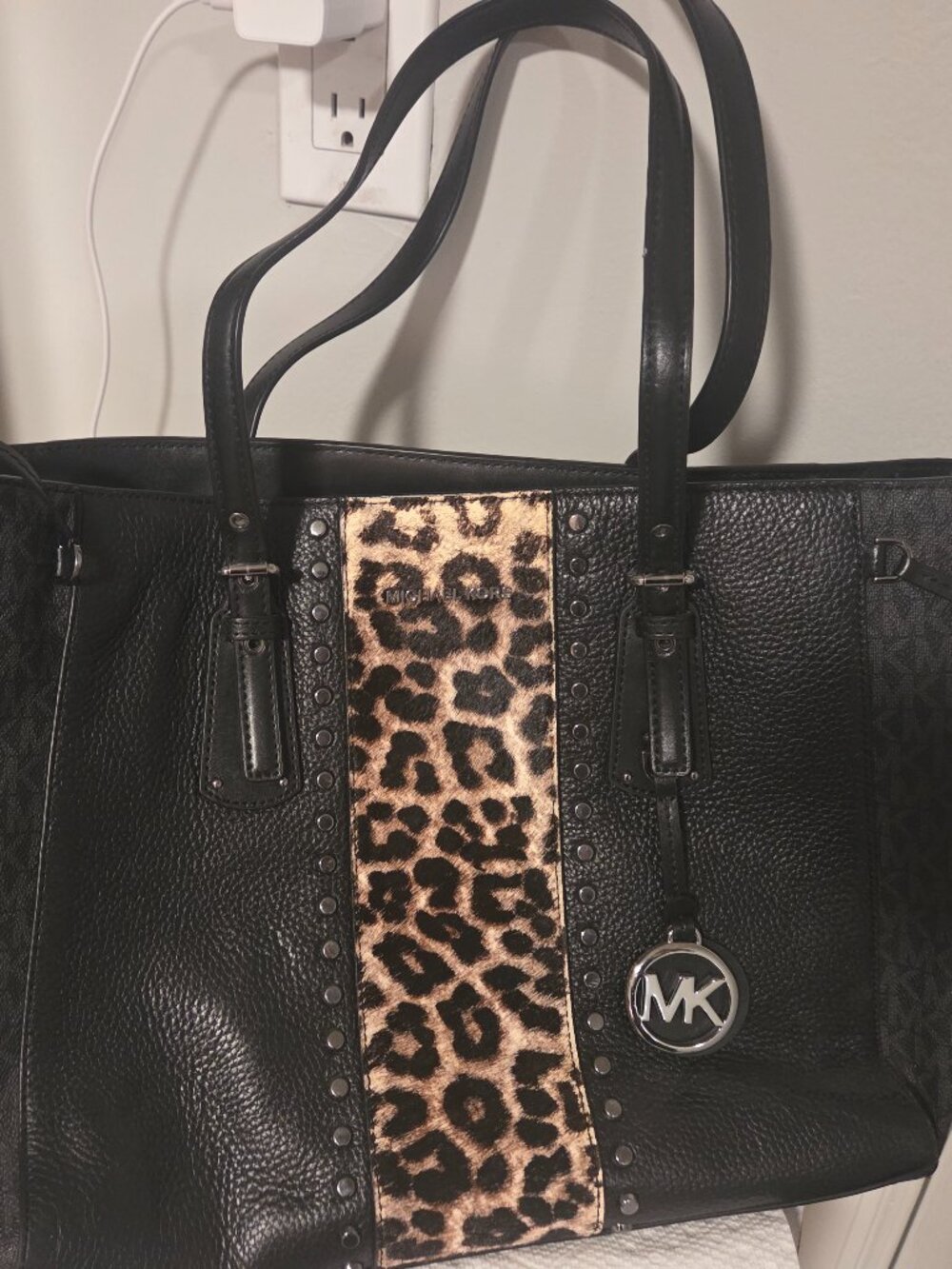 Michael Kors MK Authentic Tote Pocket Book
